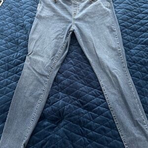 Jegging cut/skinny fit XL/16 pullover blk and jeans, print has zipper/ button